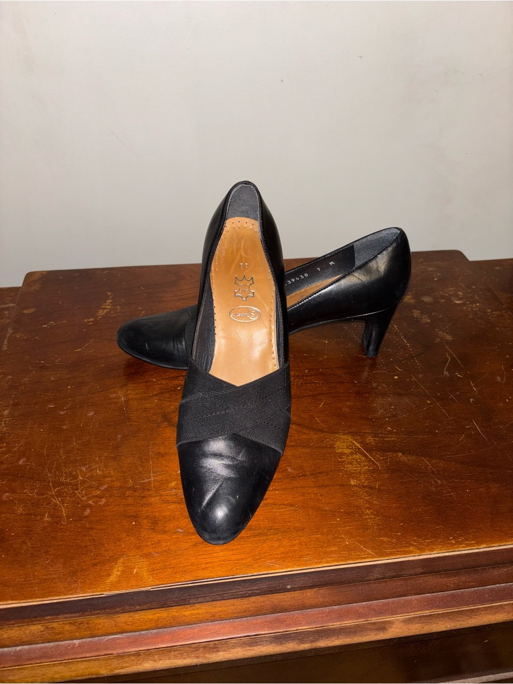Size 39/Size 8 Genuine Leather Storeys Classic Black Women's Pumps